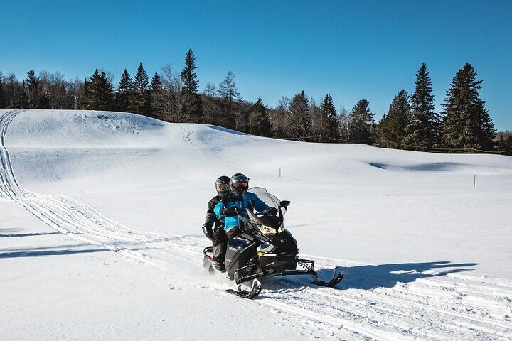 Laurentians Guided tour by snowmobile