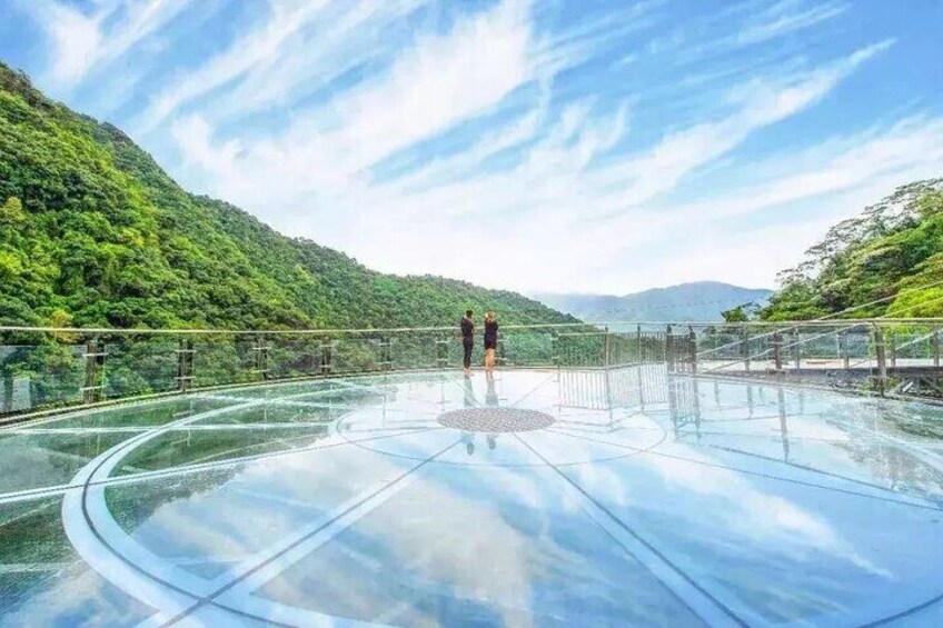 Private Day Trip from Hong Kong to Gulong Gorge Glass Skywalk 