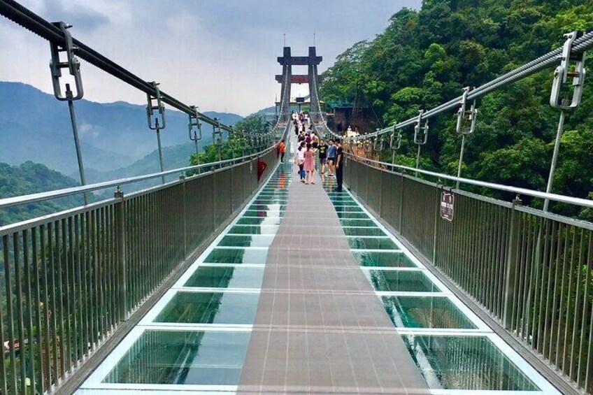 Private Day Trip from Hong Kong to Gulong Gorge Glass Skywalk 