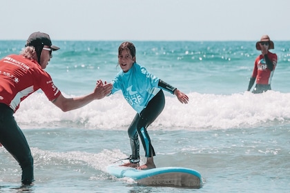 Professioneller Surf-Unterricht im Beach Club TLV in Tel Aviv