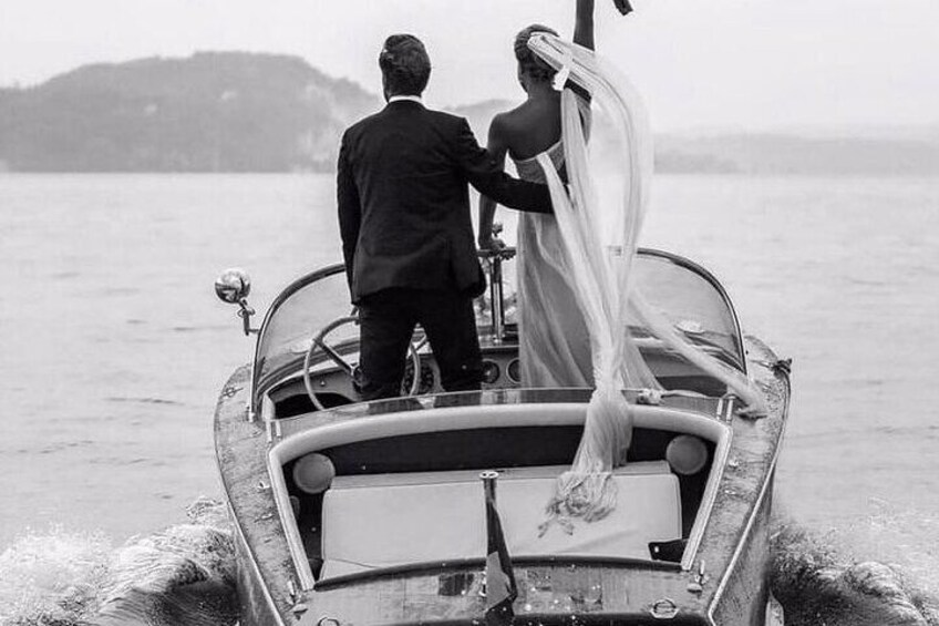 1H to 4H Private Wooden Classic Boat Tour on Lake Como