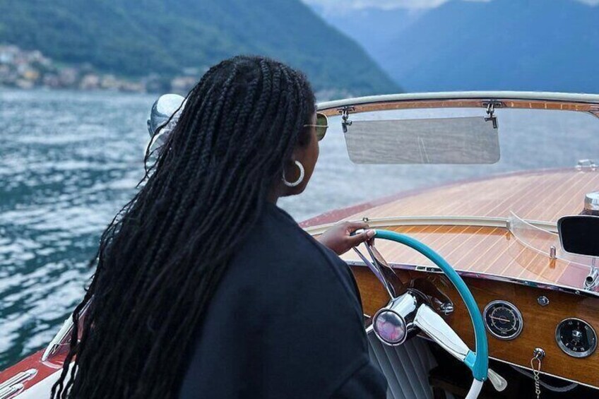 1H to 4H Private Wooden Classic Boat Tour on Lake Como