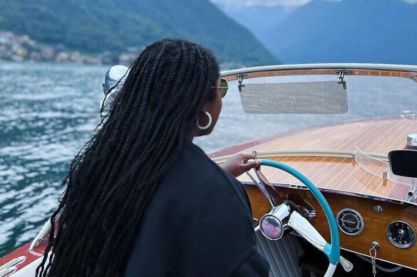 1H to 4H Private Wooden Classic Boat Tour on Lake Como
