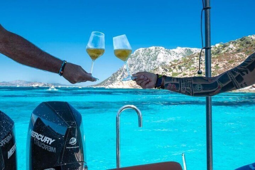 Tour with aperitif in the Marine Park of Tavolara and Molara - 8 hours