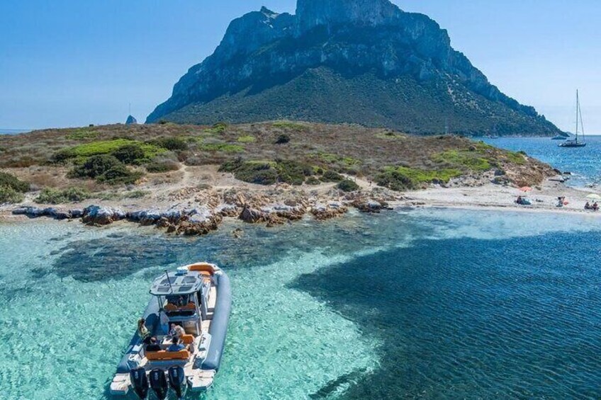 Tour with aperitif in the Marine Park of Tavolara and Molara - 8 hours