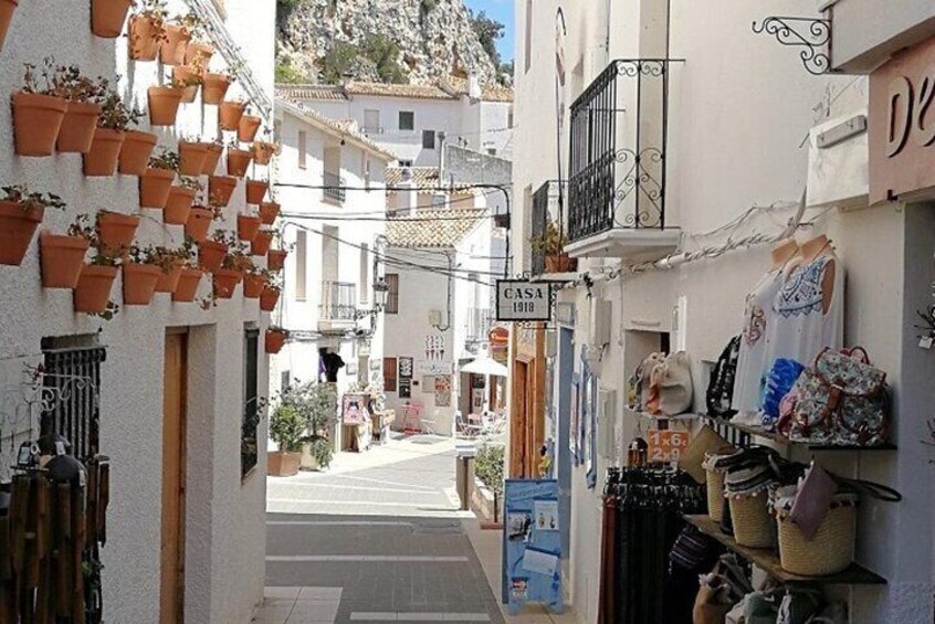 Guadalest and Algar Waterfalls Tour from Calpe