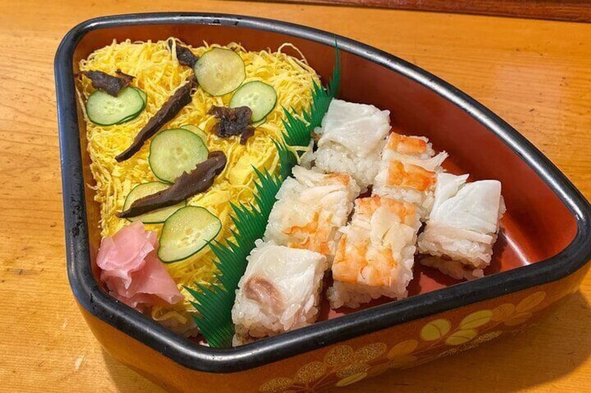 Chirashi-zushi and Oshi-zusih