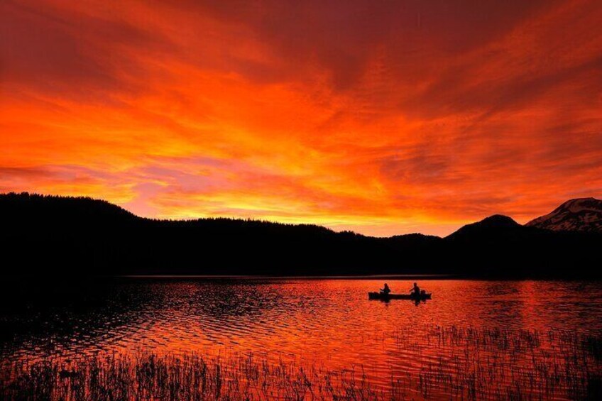 Golden Hour - Moonlight & Starlight Canoe Tour - Wanderlust Tours - Bend Oregon