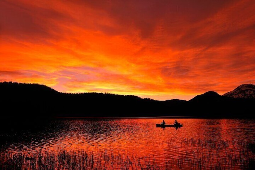 Golden Hour - Moonlight & Starlight Canoe Tour - Wanderlust Tours - Bend Oregon