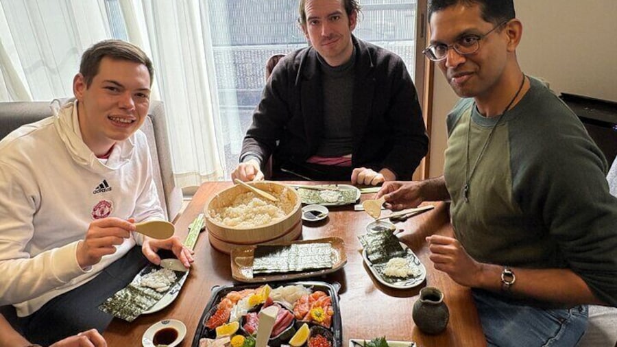 Old Town Nagata Tour with Sushi Roll Making