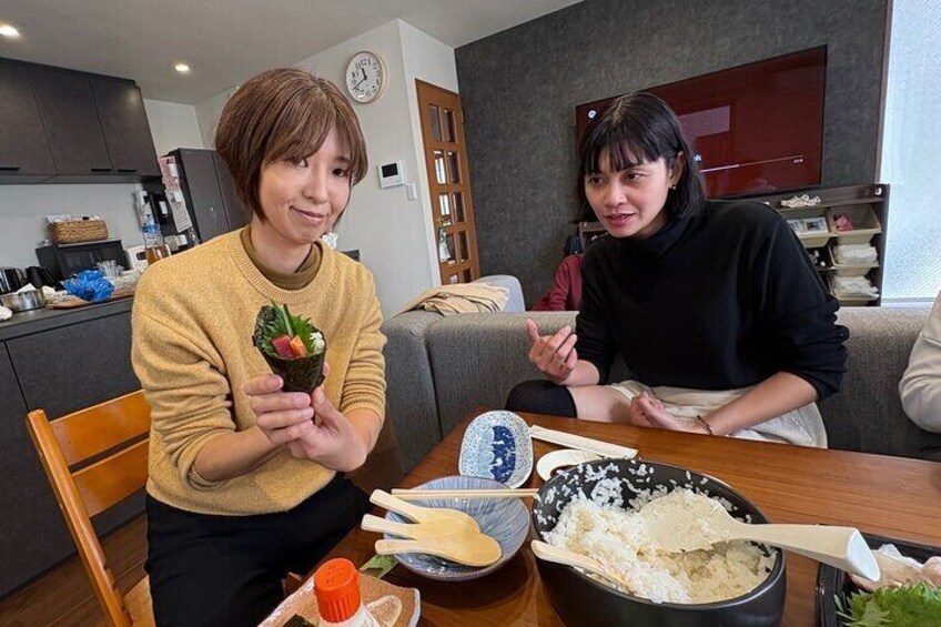 Old Town Nagata Tour with Sushi Roll Making