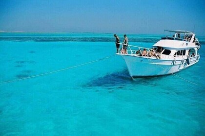 Glass Boat 1 hour Sea Trip with Transportations - Sharm El Sheikh