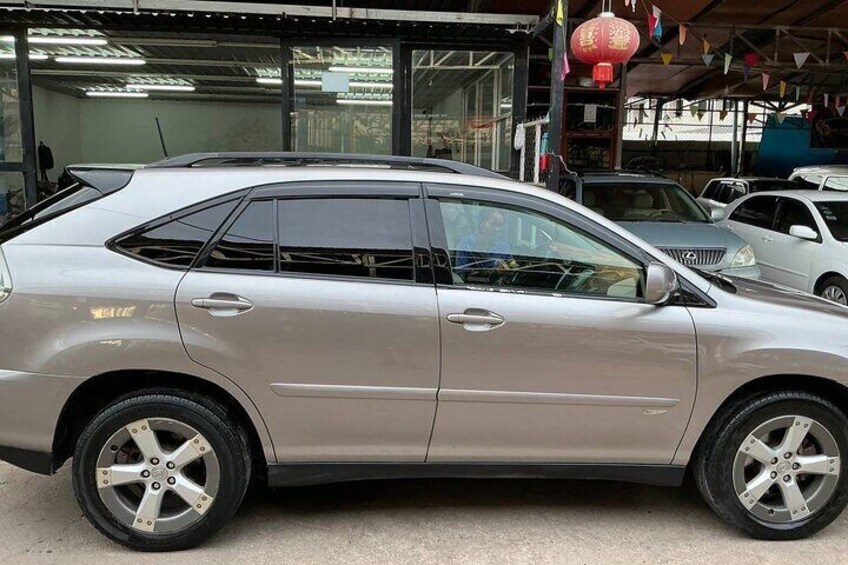 Private Tour from Siem Reap to Phnom Penh by Car
