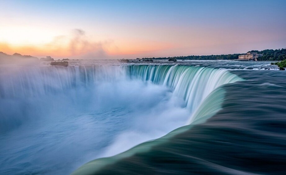 Small group:Toronto&Montreal&Quebec&Niagara Falls 5-Day Tour