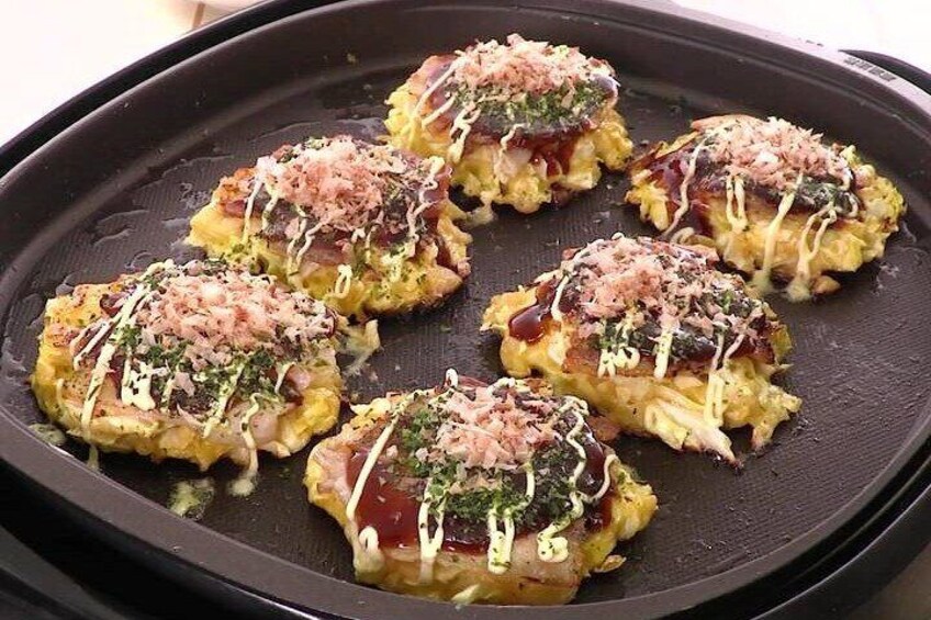Authentic Okonomiyaki Cooking—Master Osaka’s Famous Dish!
Adults will learn the secrets of delicious Okonomiyaki cooking from our certified nutritionist.