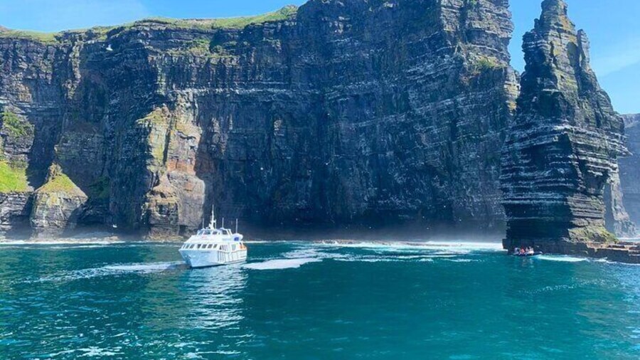 Cliffs of Moher cruise at 360 close view