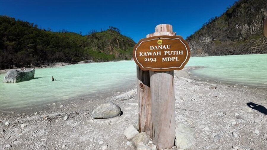 Bandung Volcano Sightseeing and Hot Spring Private Tour