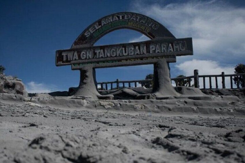 Bandung Volcano Sightseeing and Hot Spring Private Tour