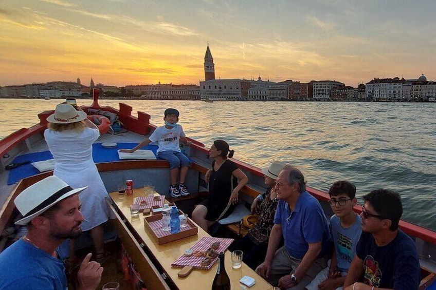 Sunset and Prosecco in Bragozzo in Venice