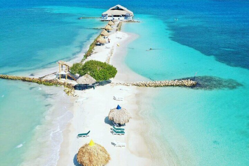Full Day Private Beach Club Palma Island and Full Food