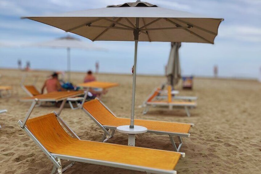 1 umbrella and 2 sunbeds from the fourth row onwards