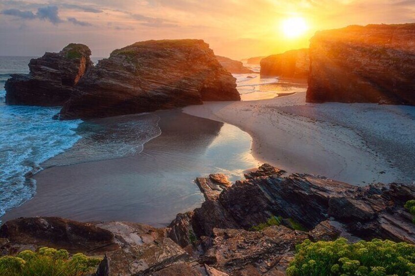 Ribadeo and Tapia de Casariego Cathedrals Beach Tour