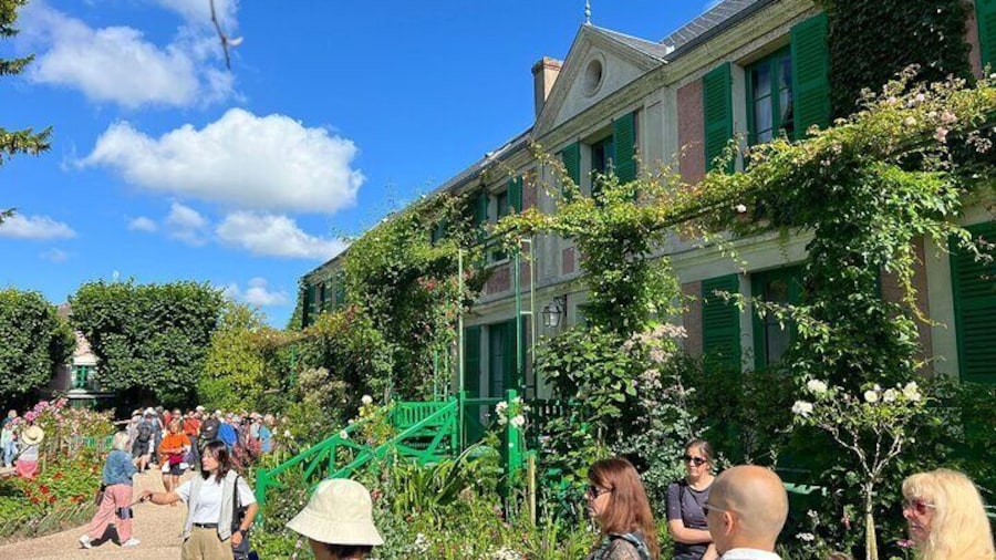 Giverny and Auvers sur Oise Private Tour from Paris