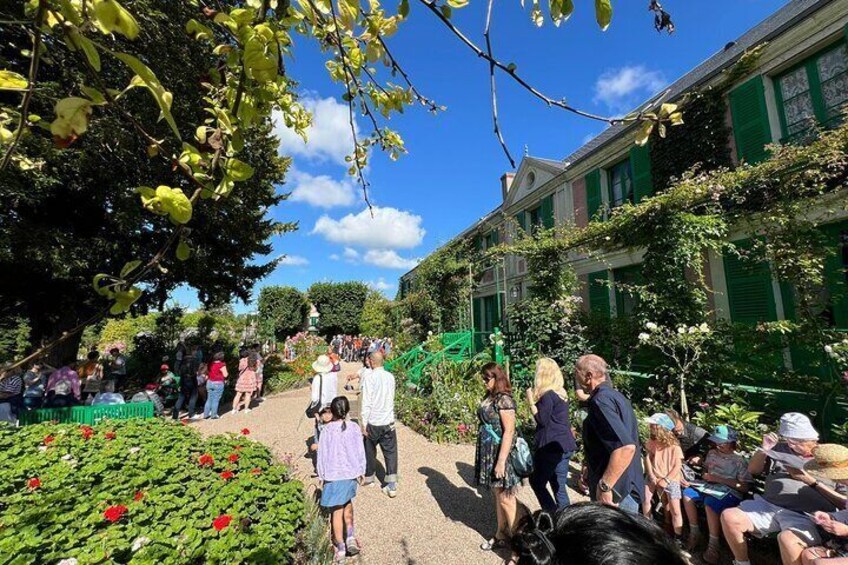 Giverny and Auvers sur Oise Private Tour from Paris