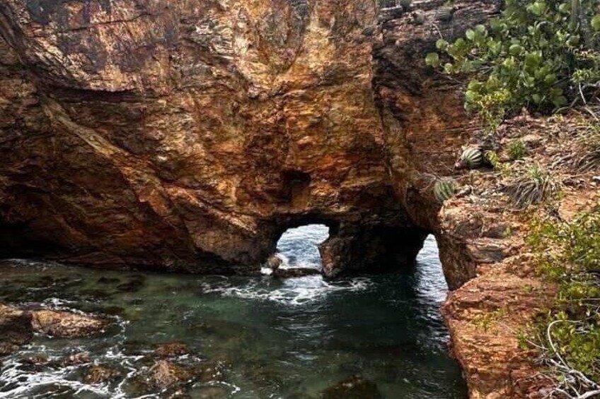 Cupecoy’s Hidden caves