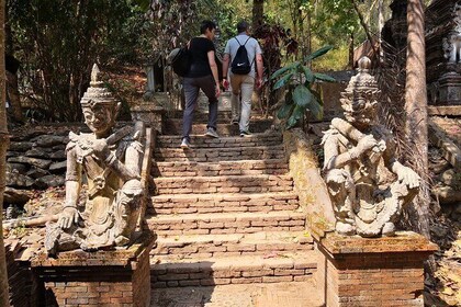 Doi Suthep Temple Wat Pha lat Monk Trail Temple