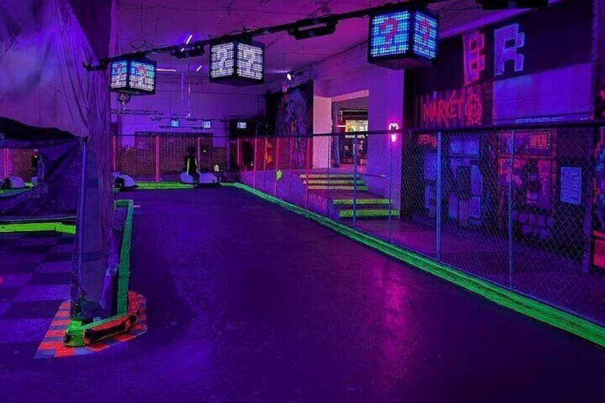 Battle Racing’s neon cyberpunk décor creates a vibrant, futuristic atmosphere, immersing you in a thrilling, video game-inspired world.