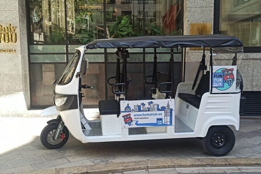 Private Tour with Tuktuk in Valencia