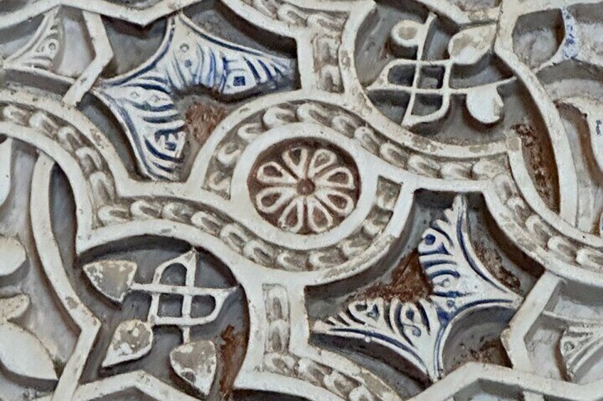 Full Alhambra Tour with Guide in Art with Private Transportation