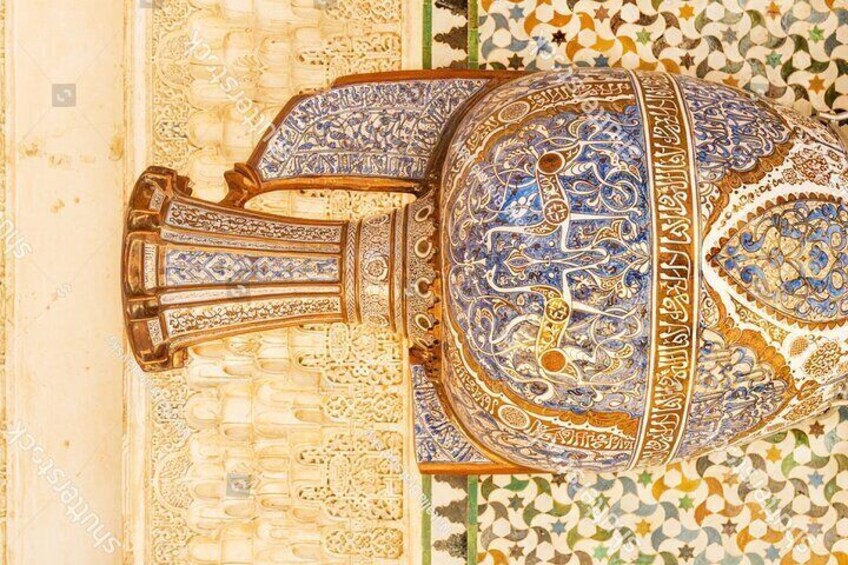 Full Alhambra Tour with Guide in Art with Private Transportation