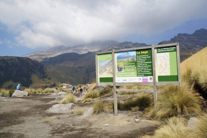 Hiking in Iztaccihuatl Volcano