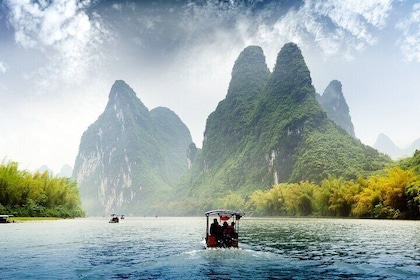 Private Day Tour of Li River Rafting and Easy Hike to Xingping Fishing Vill...