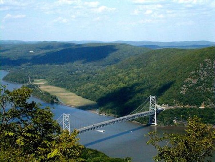 Bear Mountain State Park+ BeaconTown 1-Day Tour From NY