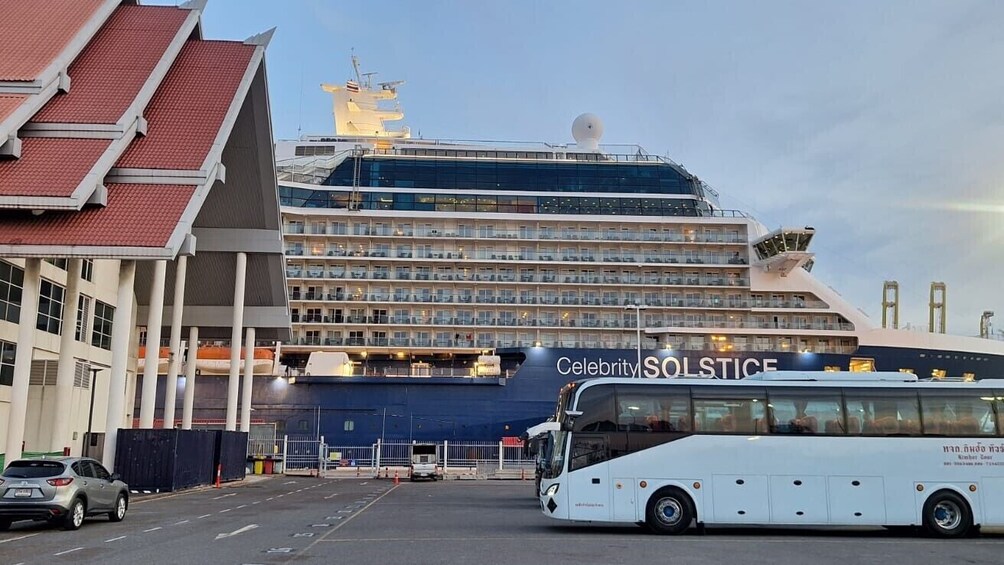 Bangkok Customized Day Trip privte with Guide pickup from Laem Chabang Port