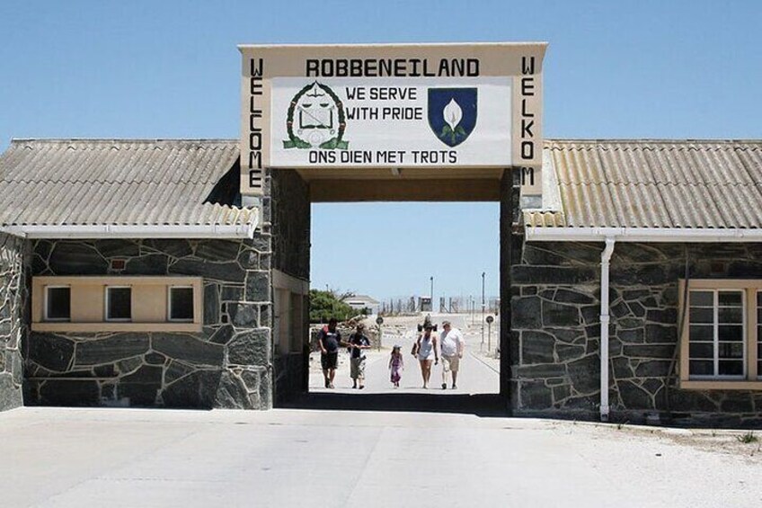 Private Charter Boat to Robben Island with Guided Tour