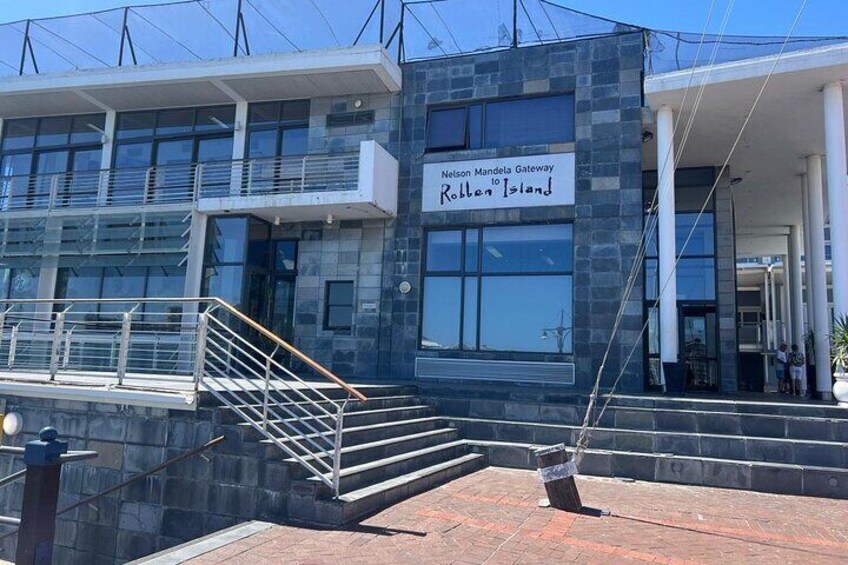 Private Charter Boat to Robben Island with Guided Tour