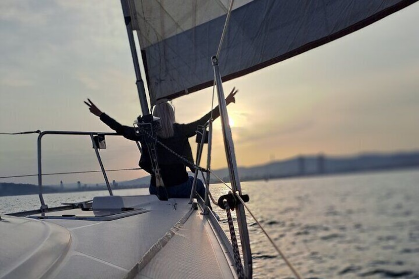 Cruise Excursion with Open Bar and Snacks in Barcelona
