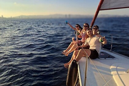 Cruise Excursion with Open Bar and Snacks in Barcelona