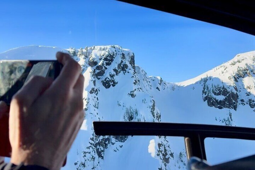 SKY Heli Tour of Vancouver (Vancouver Departure)