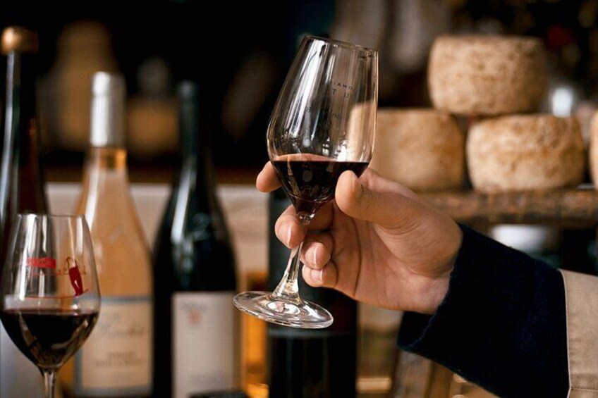 Paris: Notre Dame Gourmet Food & Wine Tour by a Culinary School