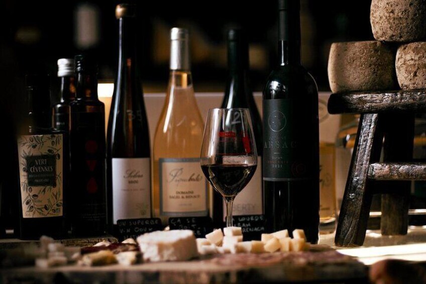 Paris: Notre Dame Gourmet Food & Wine Tour by a Culinary School