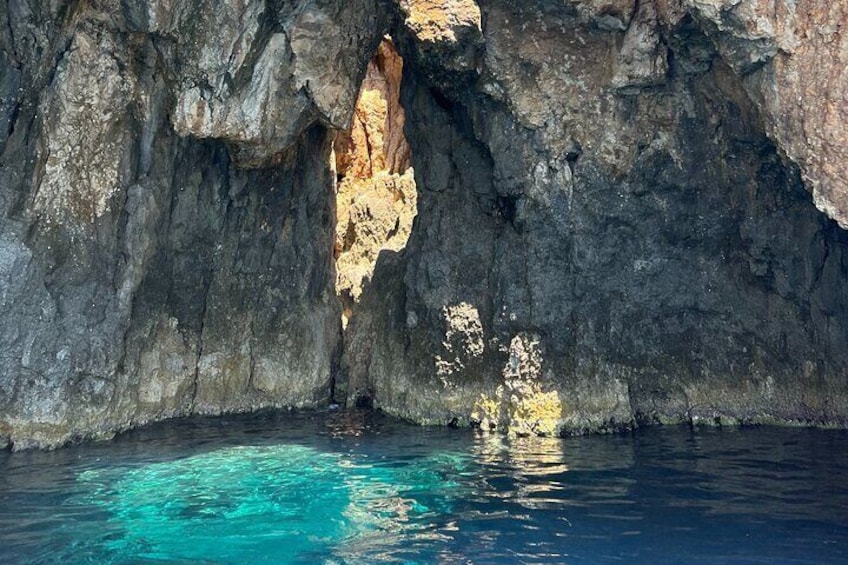 3-Hour Private Tour in Zakynthos, Cameo Island & Keri Caves