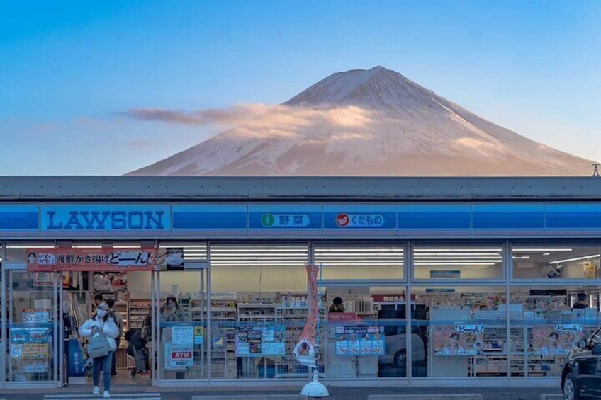 The familiar Lawson convenience store, paired with Mount Fuji, offers a panoramic view of the unique regional scenery