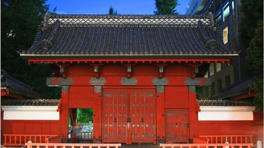 The iconic Red Gate of the University of Tokyo, rich in history.
