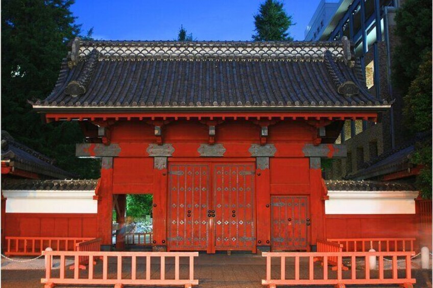The iconic Red Gate of the University of Tokyo, rich in history.