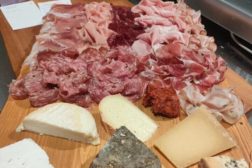 Discover our Terroirs and Tasting Cheese and Wine